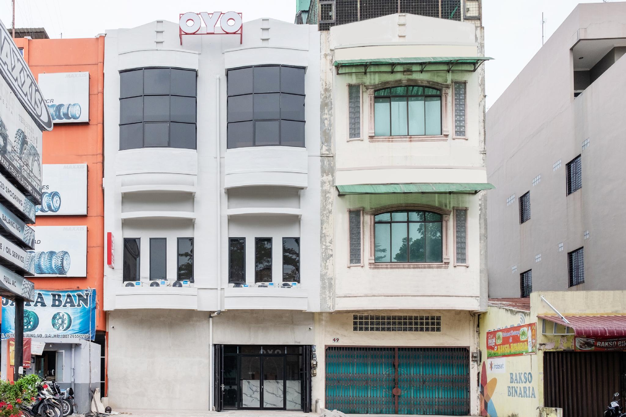Super Oyo 3150 Theodore Homestay Medan Exterior foto
