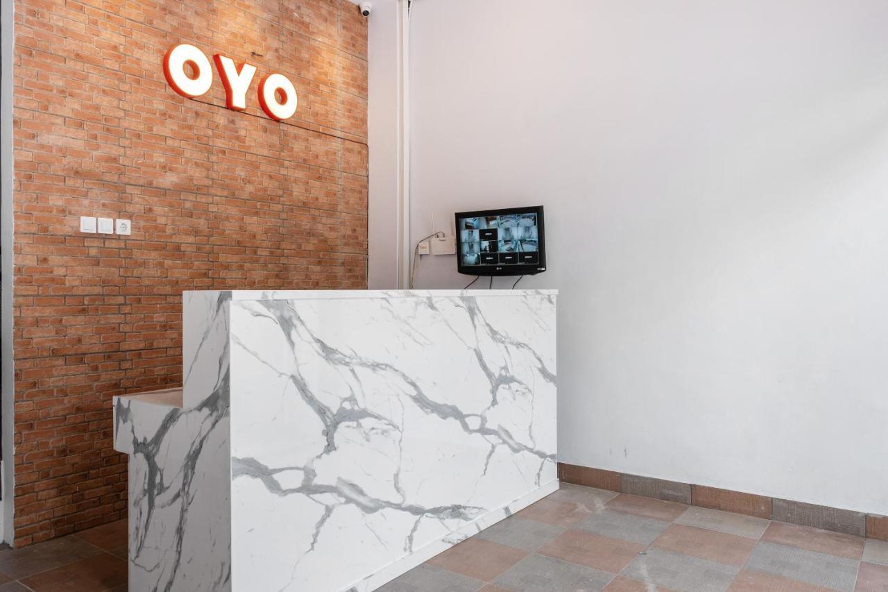 Super Oyo 3150 Theodore Homestay Medan Exterior foto