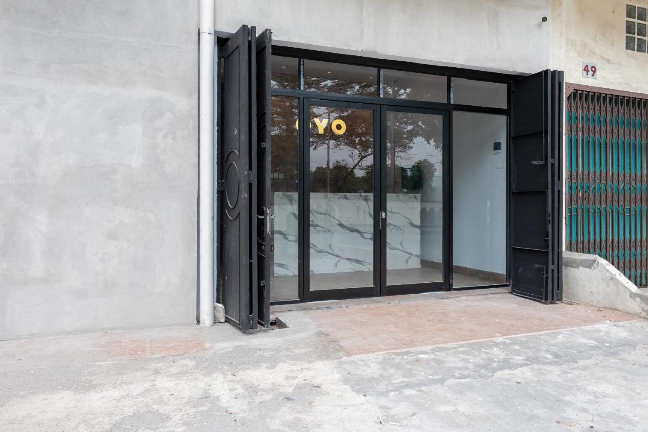 Super Oyo 3150 Theodore Homestay Medan Exterior foto