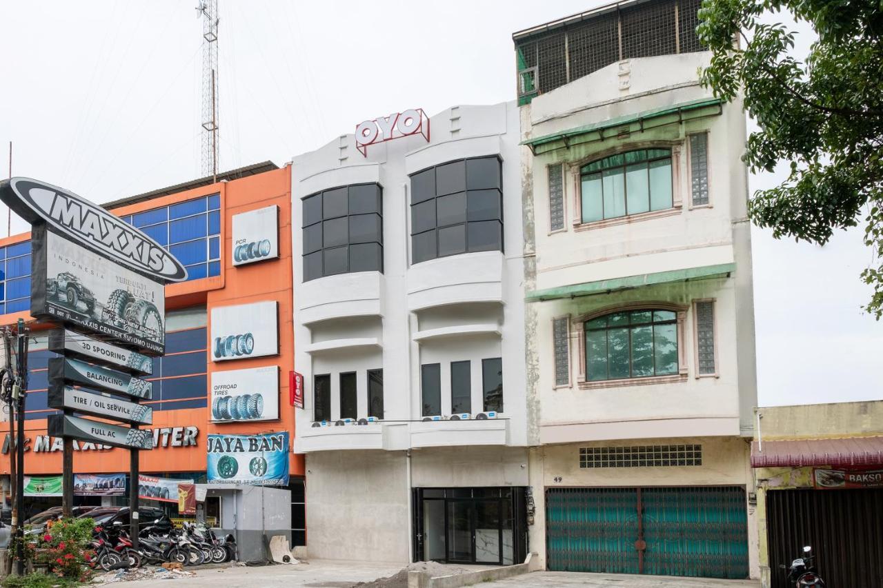 Super Oyo 3150 Theodore Homestay Medan Exterior foto