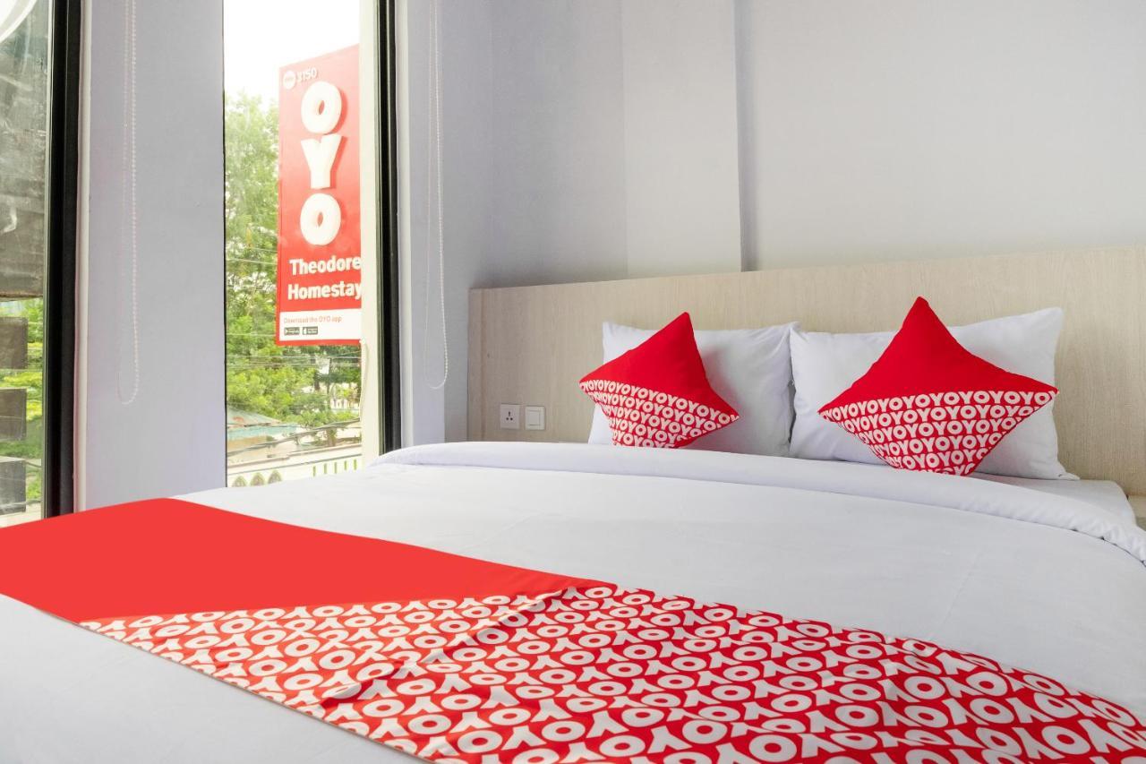 Super Oyo 3150 Theodore Homestay Medan Exterior foto