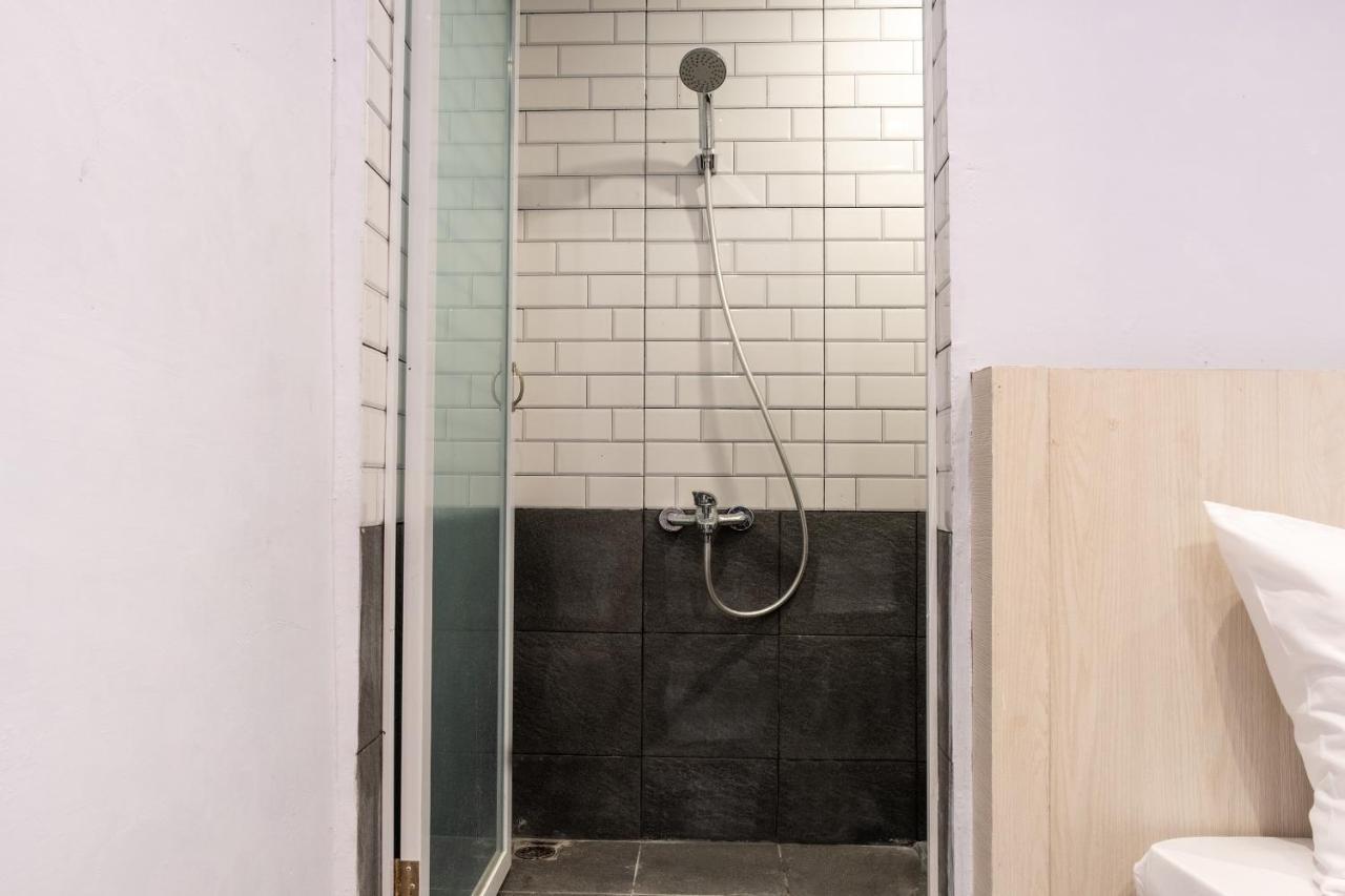 Super Oyo 3150 Theodore Homestay Medan Exterior foto